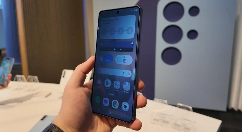 Az MWC-n már felbukkant a Galaxy S27 Ultra kijelzője?