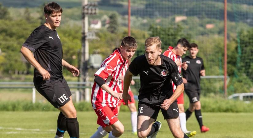 Elrajtol a harmadik vonal is