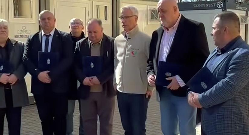 Soltész Miklós: Fegyvert nem fogunk továbbra sem szállítani, katonát sem fogunk soha adni ebbe a háborúba, de minden segítséget megadunk