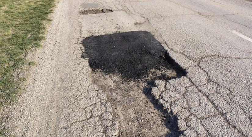 Betömték a kátyúk egy részét Szabadkán, már, ha ezt javításnak lehet nevezni