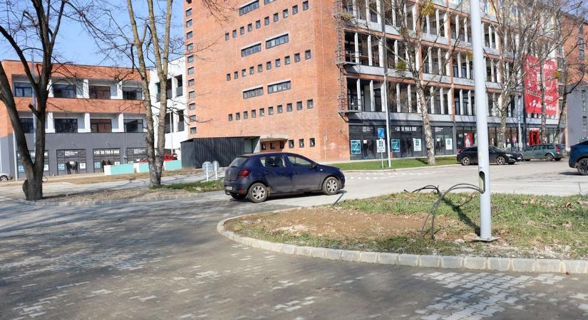 Óriási számban épülnek parkolók a Zallure Park körül – ezeket az üzleteket szolgálja ki (galéria, videó)