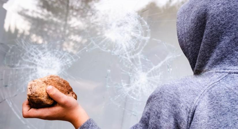 Kegytárgyakat tört-zúzott egy férfi a templomban, több százezer forintos kárt hagyott maga után