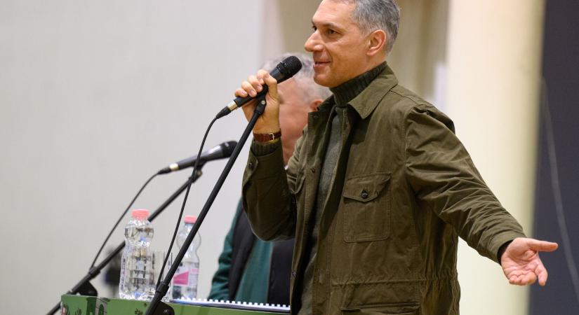 Lázár János a saját főnöke mulasztását kérte számon Magyar Péteren