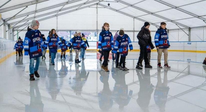 Mutatjuk, meddig csúszkálhatnak a műjégpályán a soproniak