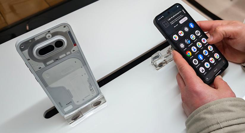 MWC 2026: Kezünkben a most bemutatott Nothing Phone (4a)