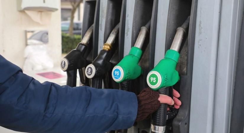 Ilyen nem mostanában volt: durván drágul a tankolás péntektől!