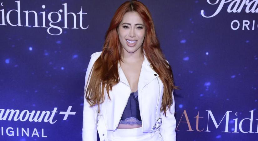 A mexikói táncos és vlogger, Kim Shantal őrjítő módon villantja meg hatalmas kebleit – dögös galéria