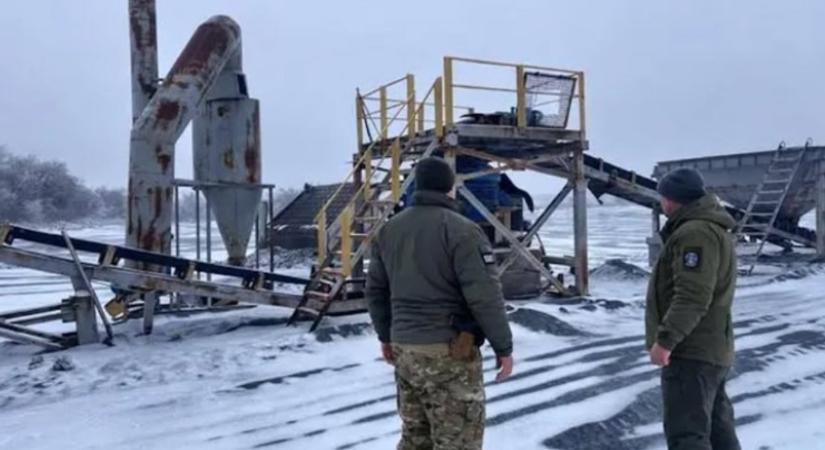 Többszáz tonnányi üzemanyaggal károsították meg a saját hadseregüket