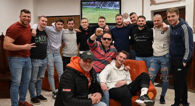 Tisza-tó Pizzéria: nagy kanállal ettek a nagydöntő örömére