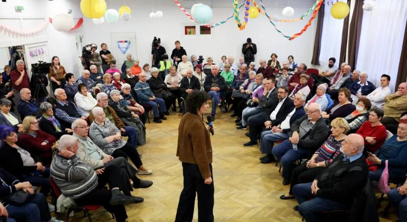 „Szeretném, hogy a kormány húzzon el a fenébe, de a DK is jó lenne a parlamentben, tanácstalan vagyok”