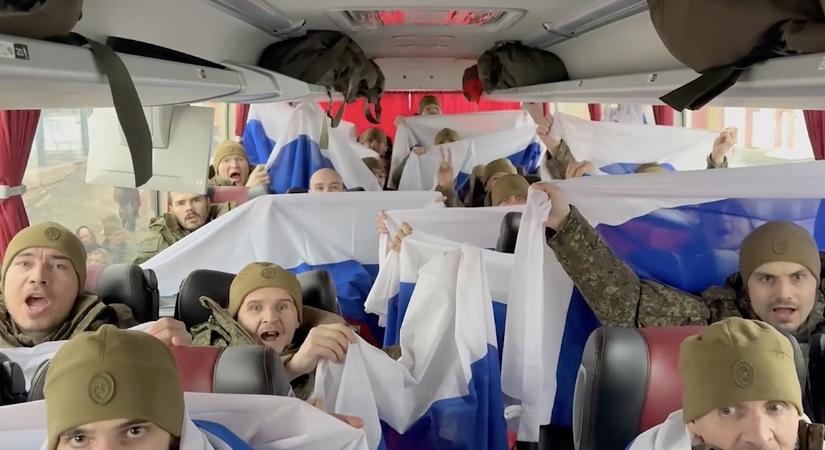 Több száz hadifogoly tér haza – mégis két emberről beszél mindenki