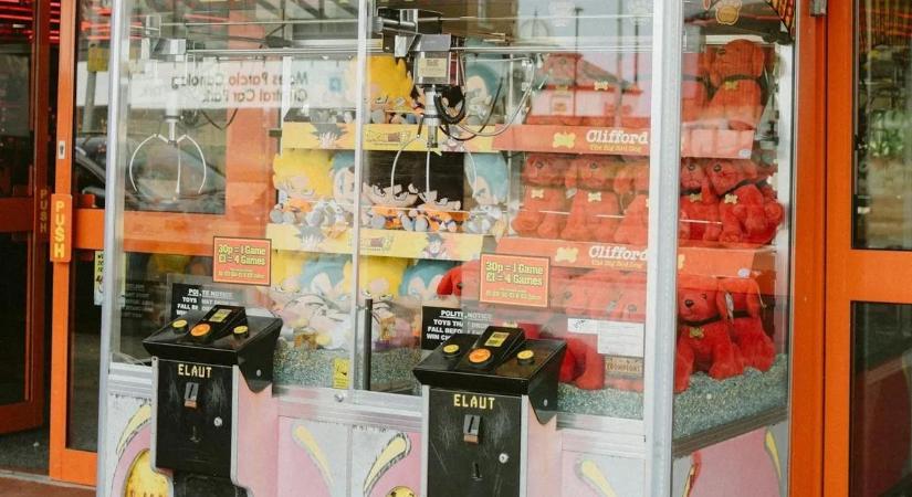 Mindenki pánikolt, ő vigyorgott: beszorult a kisfiú, és láthatóan örült neki – videó