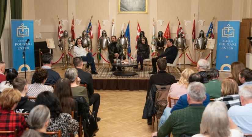 Kulisszatitkokat osztottak meg a Hunyadi-sorozat szereplői Hajdúhadházon