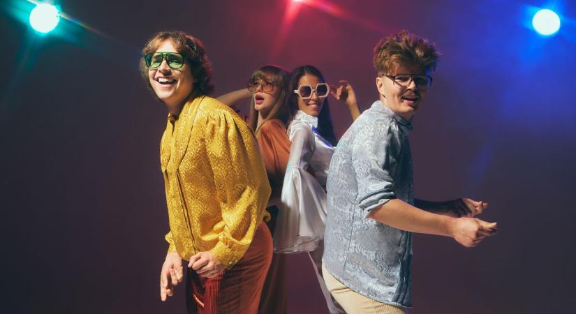 Mennyire ismeri a 60-as, 70-es évek zenéit? Tudja folytatni a szöveget?