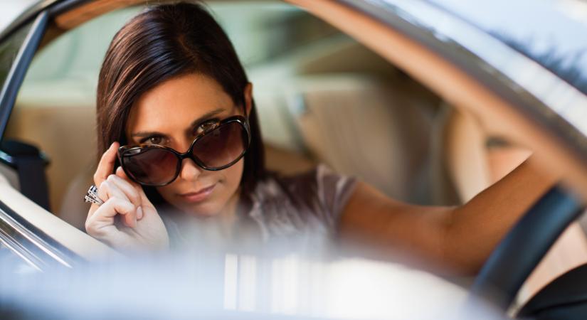 5 dolog, amit imádni fog a csajod az autóban