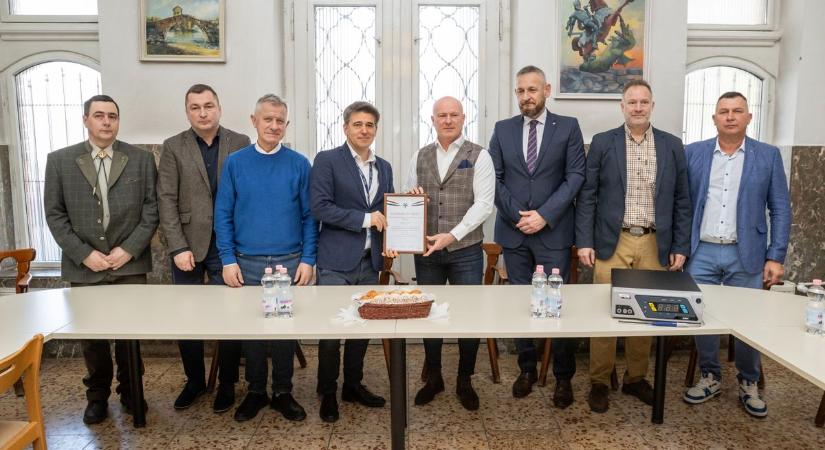 Új korszak a műtéteknél: modern berendezést kapott a székesfehérvári kórház (galéria)