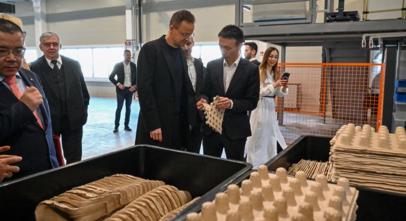 25 milliárdos fejlesztés - Bővítette kapuvári gyárát a kínai beruházó - fotók, videó