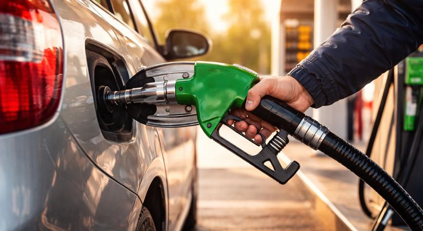 Újabb csapás az autósoknak: péntektől még mélyebbre kell nyúlni a zsebünkbe