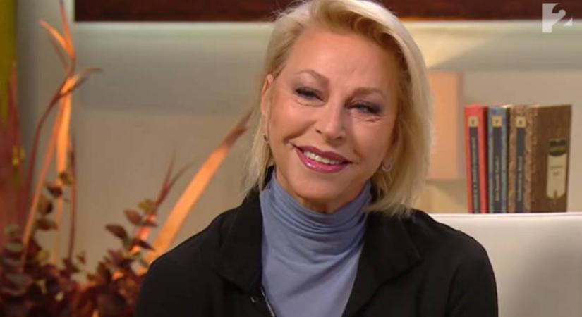 A 77 éves Ungár Anikó külsején beájulunk: modellként tündökölt a friss képen