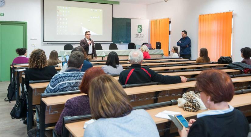 Ösztöndíj a Sepsiszentgyörgyöt kutató egyetemistáknak – Pénzt ad a város a szakdolgozatra