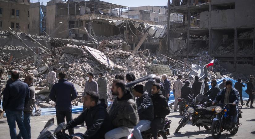 Látványos sikerekkel indult az Irán elleni háború, mégsem látszik a kiút