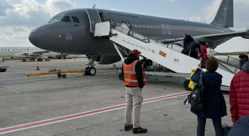 Kalandos úton menekült ki Izraelből a szegedi zenész, az első kormányzati géppel jutott haza