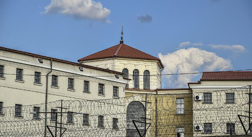 Potom összegért vett rabszállító autót, sokkoló dolgot talált a kocsiban