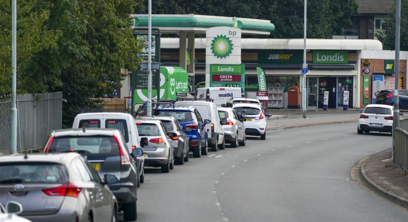 Zelenszkij: Ukrajnában nem várható üzemanyaghiány