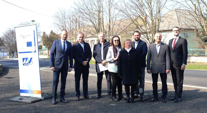 Ez az útburkolat már nem hepehupás – A zalai község útja 1350 méteren 315 millió forintból újult meg (galéria, videó)