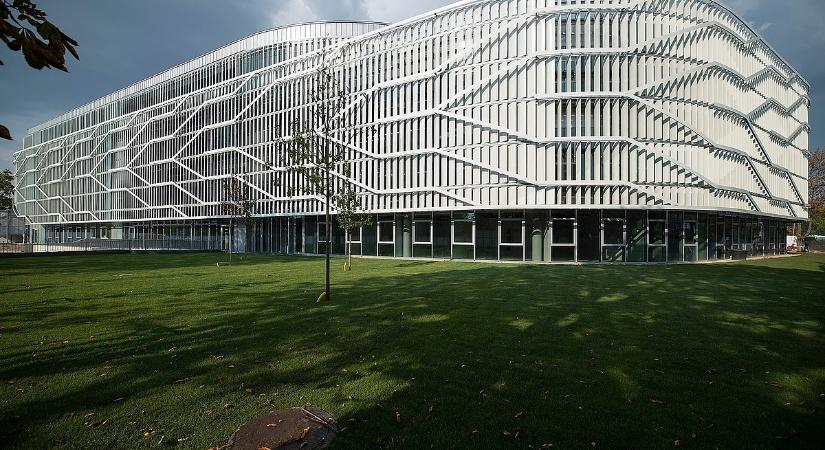 Ki nem találja, ki fejezheti be a kecskeméti egyetem kampuszának építését