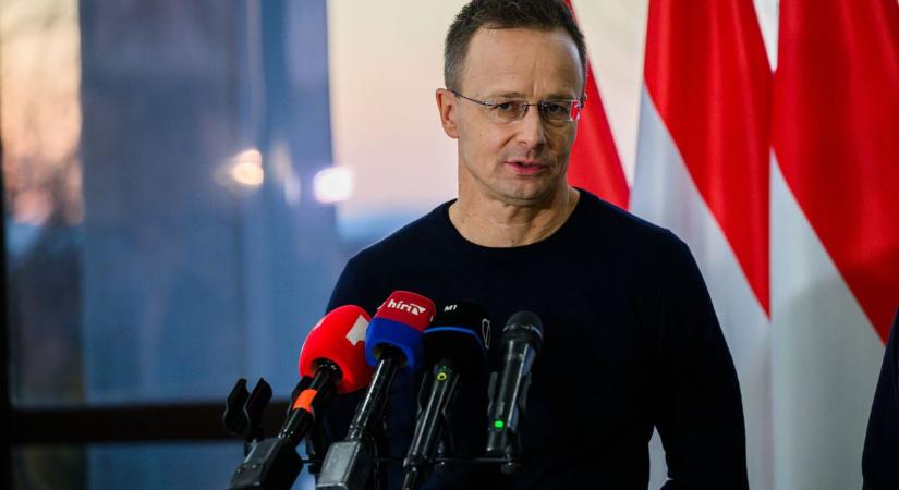 Szijjártó Péter felemelő pillanatnak élte meg a hadifoglyok megmentését - "Megható volt látni őket hazatérni" - fotók