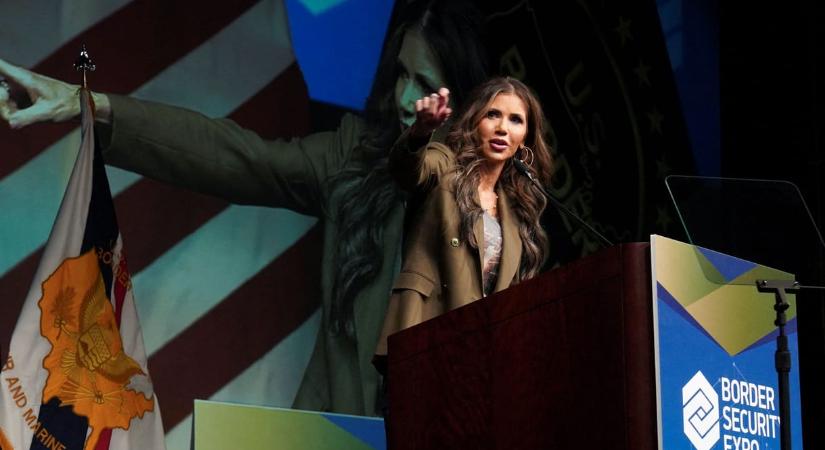 Trump leváltotta az ICE-botrányai miatt kellemetlenné vált belbiztonsági miniszterét