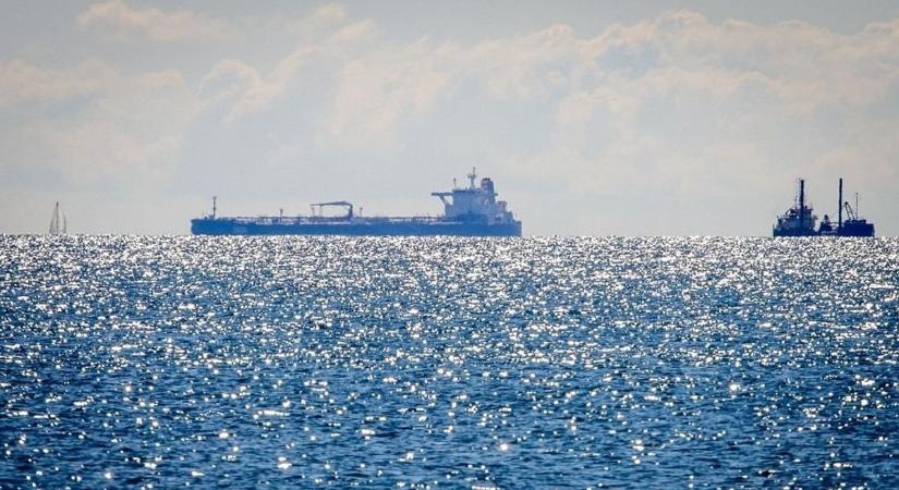 Elkezdődött: megfordult az első Európába tartó LNG-hajó, nem szállítja le a gázt a nagy uniós tagállamnak – inkább a világ túloldalára viszi, sokkal többet fizetnek érte