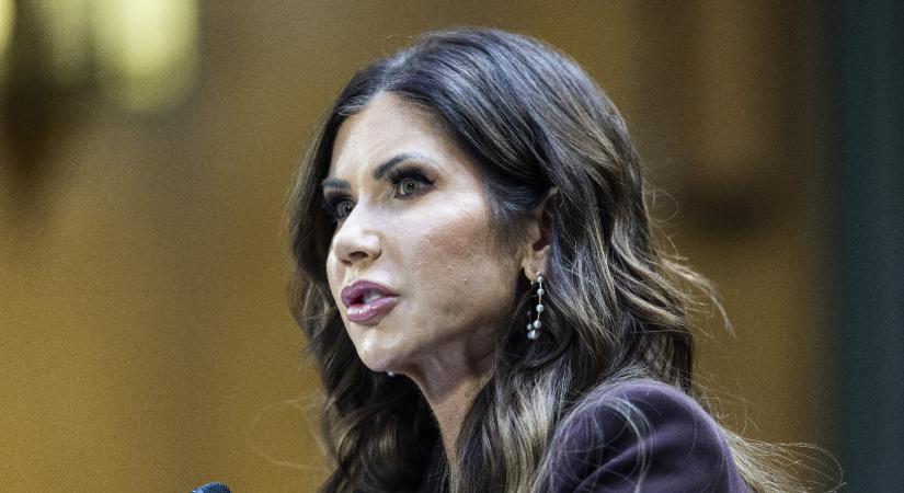 Trump menesztette Kristi Noem belbiztonsági minisztert