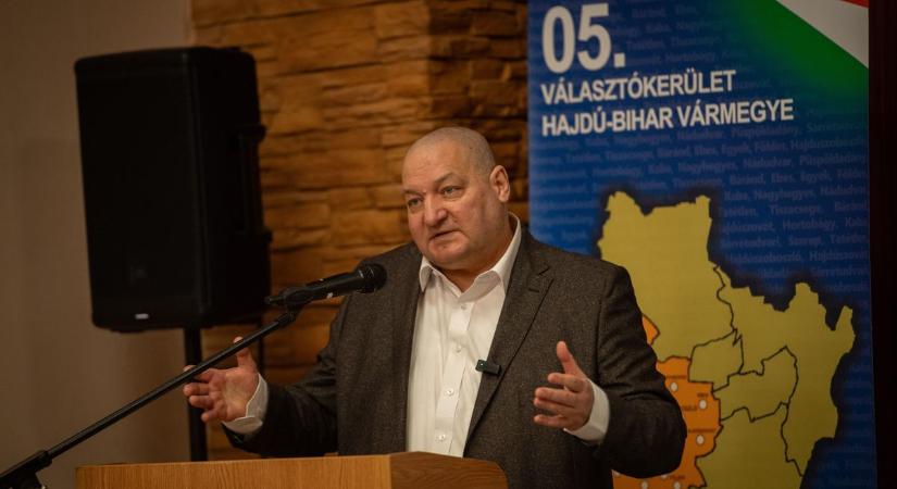 „Mégis azt mondják, megőrzik ezt a humbugot” – Németh Szilárd Sárrétudvariban tartott fórumot – fotókkal