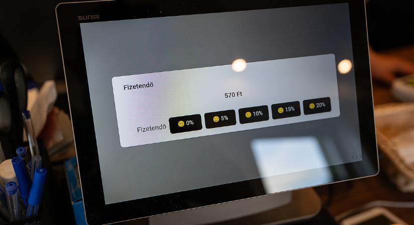 Változtatott a NAV, mostantól így adhatunk borravalót