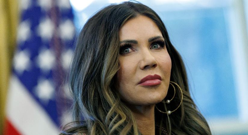 Donald Trump menesztette a belbiztonsági miniszterét