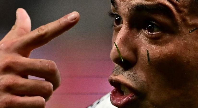 A poklok poklát élik át Londonban – egy emberként tüntetnek az emberek