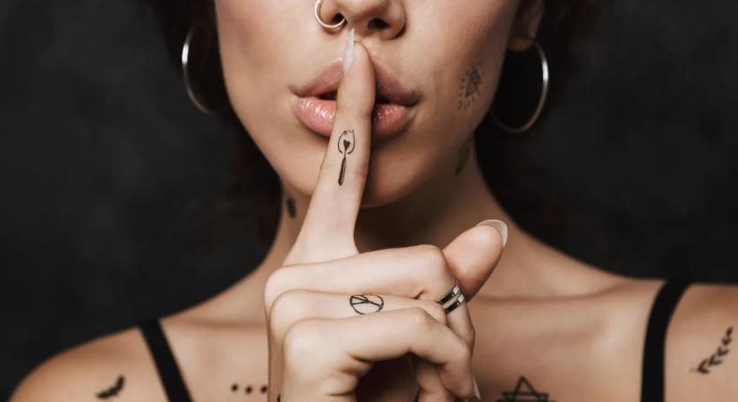 Bőrbe vésett trend: fine line-tól a blackout tetoválásig – Miért lett ekkora divat a tetoválás 2026-ban?