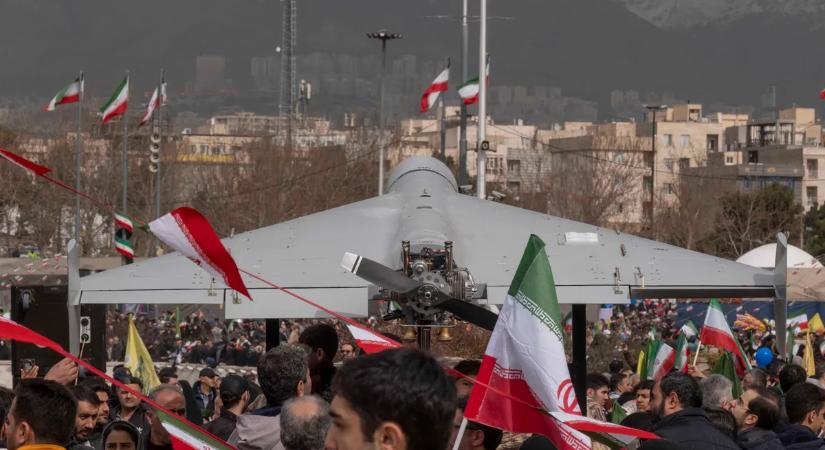 Irán még hónapokig blokád alatt tarthatja a Hormuzi-szorost - képeken Teherán olcsó szuperfegyvere