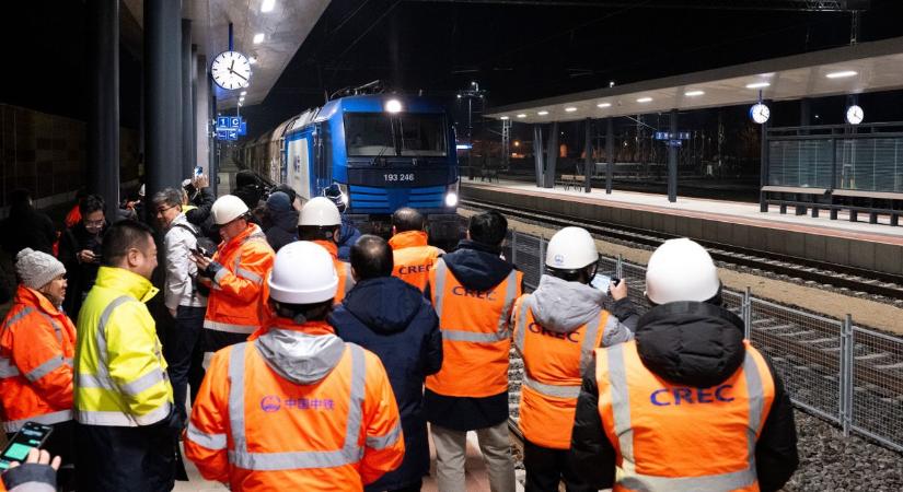 Budapestig jött Kína, hogy megtudja, be kell-e avatkoznia: kérték a listát, eredményeket akartak – a Budapest-Belgrád vasútvonal még nem elég