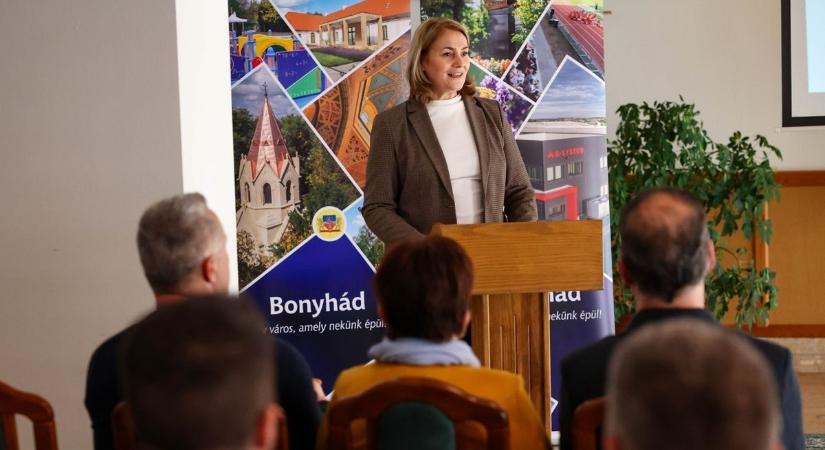 Kerékpárút, pumpapálya, parkoló – Bonyhád teljesen megújul! (galéria)