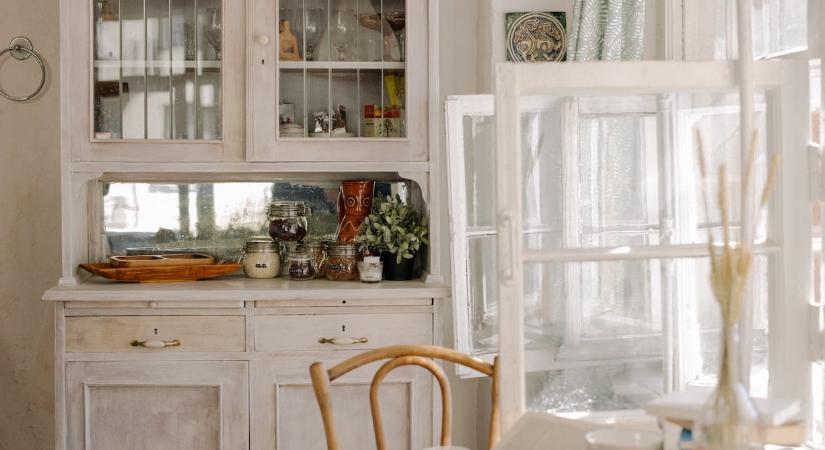 Így tüntesse el a zsírt és az olajat a konyhaszekrényekről