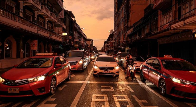 Kemény konkurenciát kapnak a hazai autók, olcsó csúcsmodellt kezdtek el árusítani