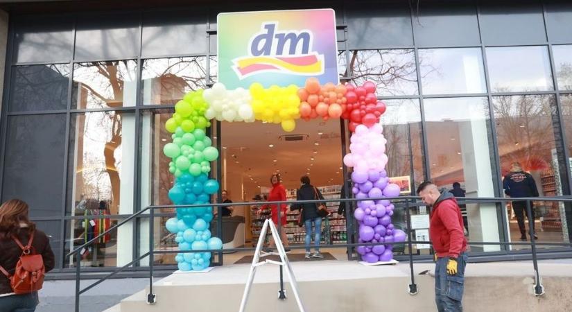Új DM üzlet nyílt a vármegyeszékhelyen – már nagyon várták, megrohamozták a vásárlók – FOTÓK!