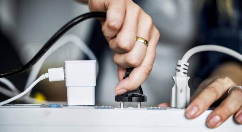 Tönkreteszed a telefonod, ha így töltöd – sokan nem tudják