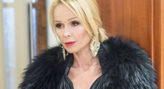 Köllő Babett elment a nőgyógyászához, és már haza sem engedték