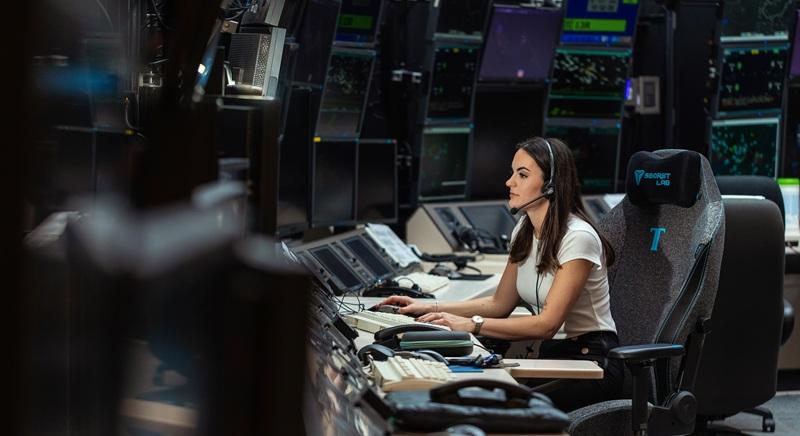 Olyanok vagyunk, mint egy karmester: vezényeljük hazánk légiforgalmát