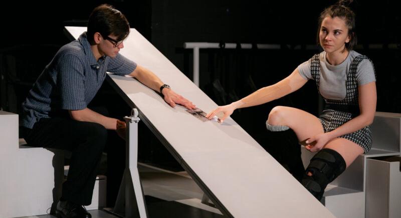 Táncórák – Elfogadásról és az újrakezdésről szól a Kolibri új előadása