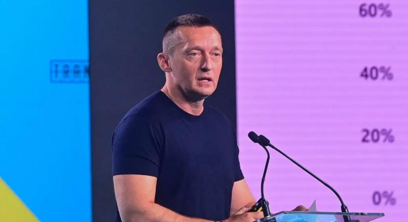 Rogán minisztériuma iratcsipeszekkel akadályozta, hogy a 444 újságírója belenézzen a kommunikációs szerződéseibe